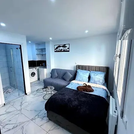 Chouette Proche Paris Homestay *
